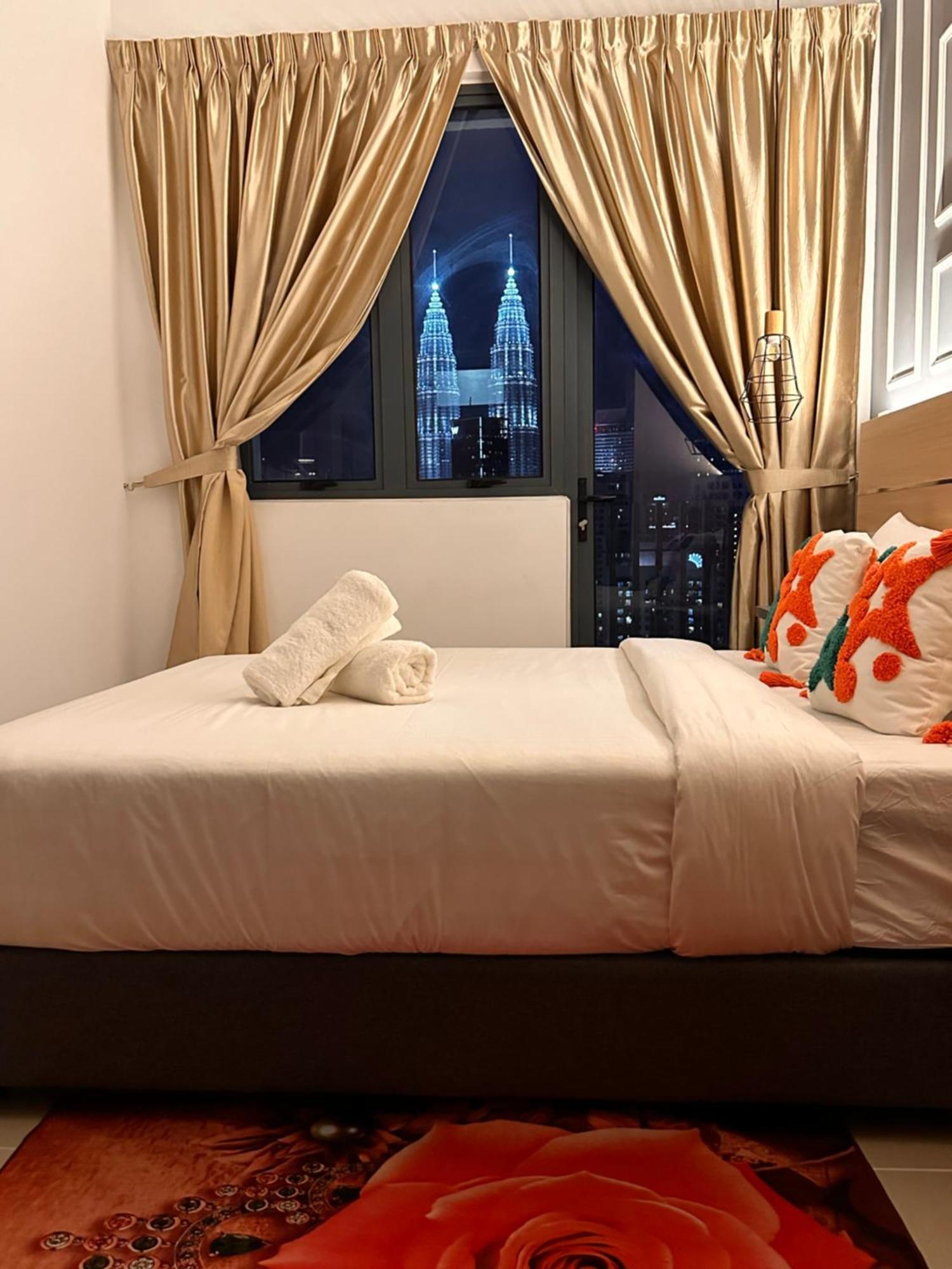 The Luxe Infinitum Klcc By Kl Malaysia *